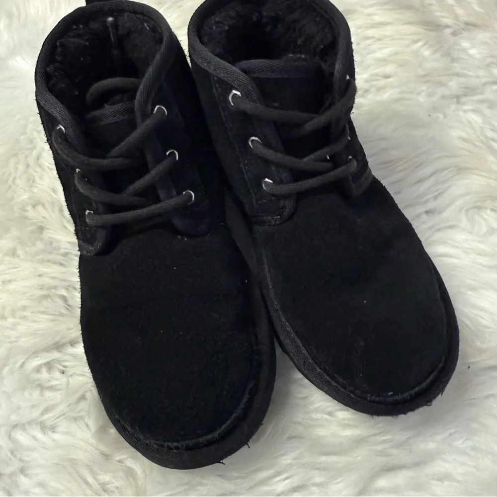 UGG Kids Black Suede Chukka Boots Lace-Up Youth Size 1